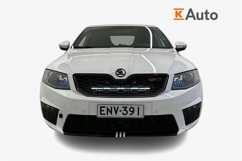 Käytetty Skoda Octavia RS 184 HP (135 kW) 2016 Valkoinen Viistoperä