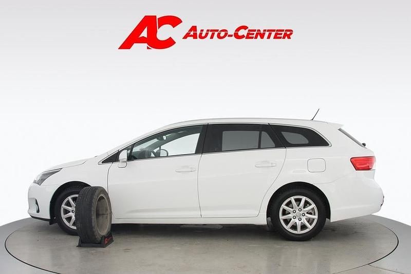 Käytetty Toyota Avensis Active 124 HP (91 kW) 2015 Valkoinen Farmari