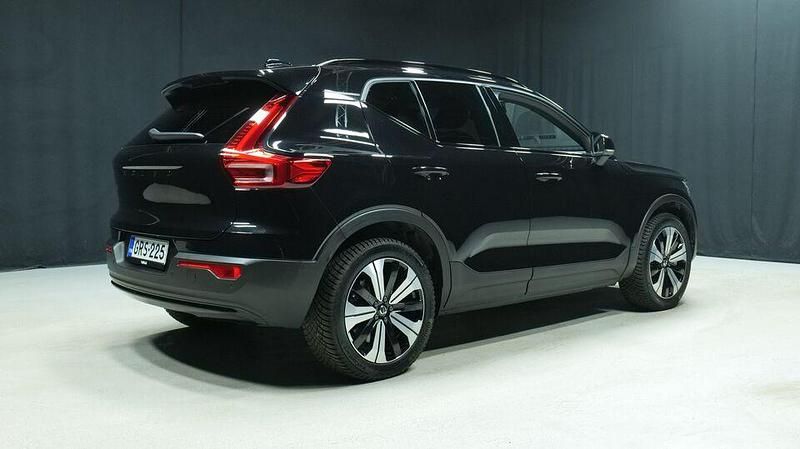 Käytetty Volvo EX40 Performance 325 kW (442 HP) 2025 Musta Katumaasturi