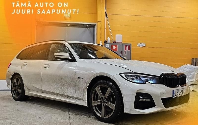 Käytetty 2022 BMW 330e M Sport Farmari | 27 400 € (Hyvä tarjous) - Kuva 1/4