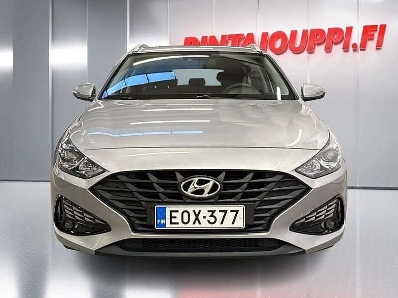 Käytetty Hyundai i30 110 HP (80 kW) 2022 Hopea Farmari