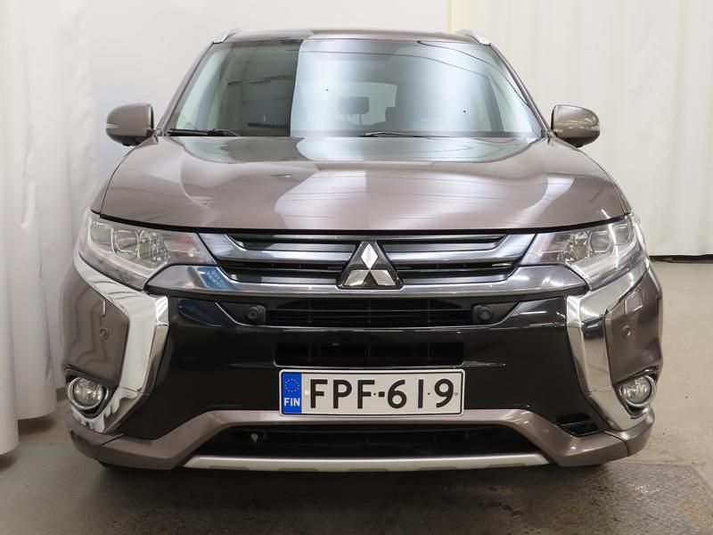 Käytetty Mitsubishi Outlander P-HEV 121 HP (88 kW) 2015 Ruskea Farmari