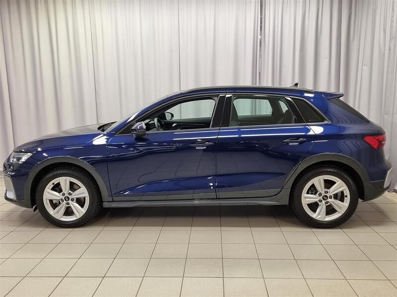 Käytetty Audi A3 e-tron 150 HP (110 kW) 2024 Sininen Viistoperä