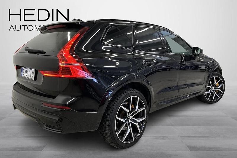 Käytetty Volvo XC60 456 HP (335 kW) 2022 Musta Katumaasturi