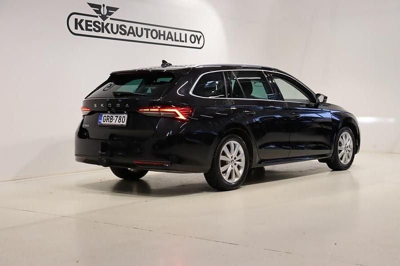 Käytetty Skoda Octavia Style 150 HP (110 kW) 2025 Musta Farmari