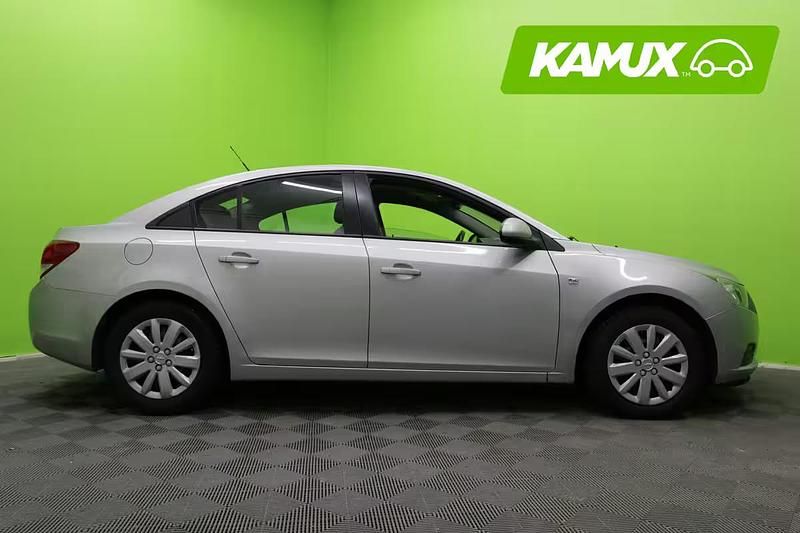 Käytetty Chevrolet Cruze LS 154 HP (113 kW) 2010 Hopea / harmaa Sedan