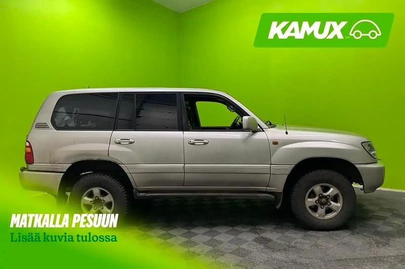 Käytetty Toyota Land Cruiser 204 HP (150 kW) 2002 Hopea / harmaa Katumaasturi