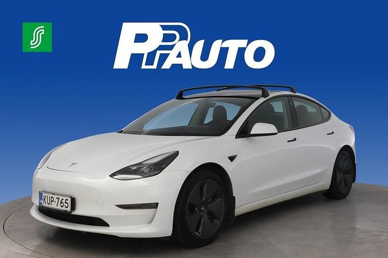 Valkoinen Käytetty 2022 Tesla Model 3 Sedan | 28 980 € (Perustarjous) - Kuva 1/4