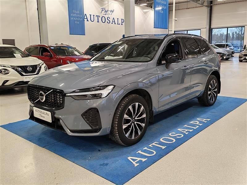 Harmaa Käytetty 2023 Volvo XC60 Plus Katumaasturi | 46 900 € (Kallis) - Kuva 1/4