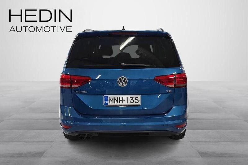 Käytetty VW Touran Edition 150 HP (110 kW) 2017 Sininen Tila-auto