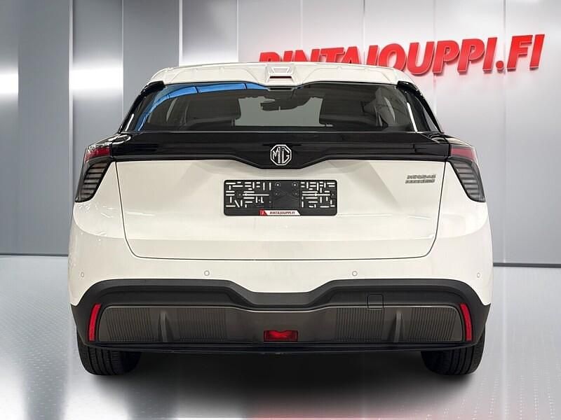 Käytetty MG MG4 EV 125 kW (170 HP) 2023 Valkoinen Viistoperä