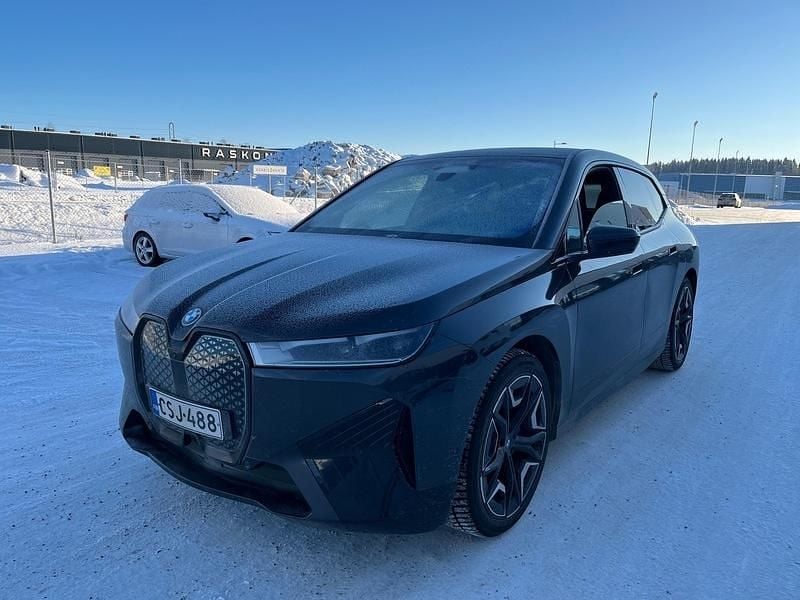 Käytetty 2022 BMW iX Comfort Edition Katumaasturi | 44 900 € (Perustarjous) - Kuva 1/4