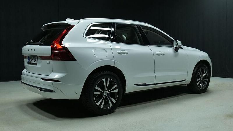 Käytetty Volvo XC60 Plus 350 HP (257 kW) 2023 Katumaasturi