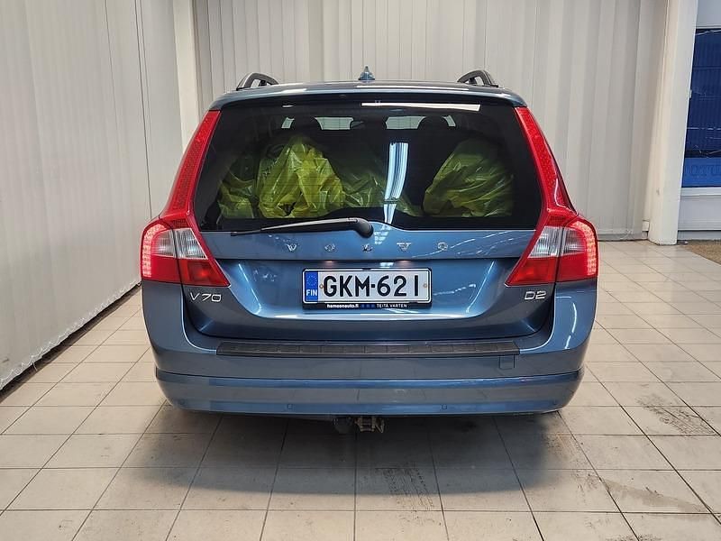 Käytetty Volvo V70 Momentum 114 HP (83 kW) 2012 Sininen Farmari