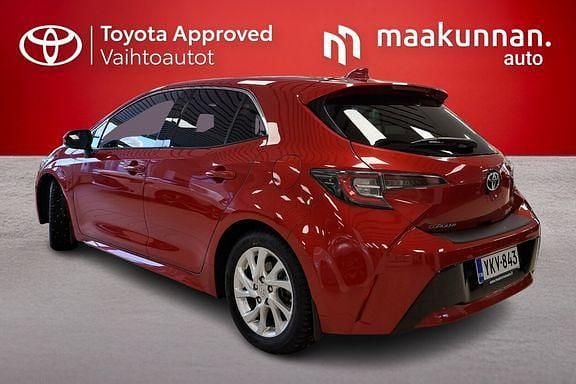 Käytetty Toyota Corolla Edition 122 HP (89 kW) 2022 Punainen Viistoperä