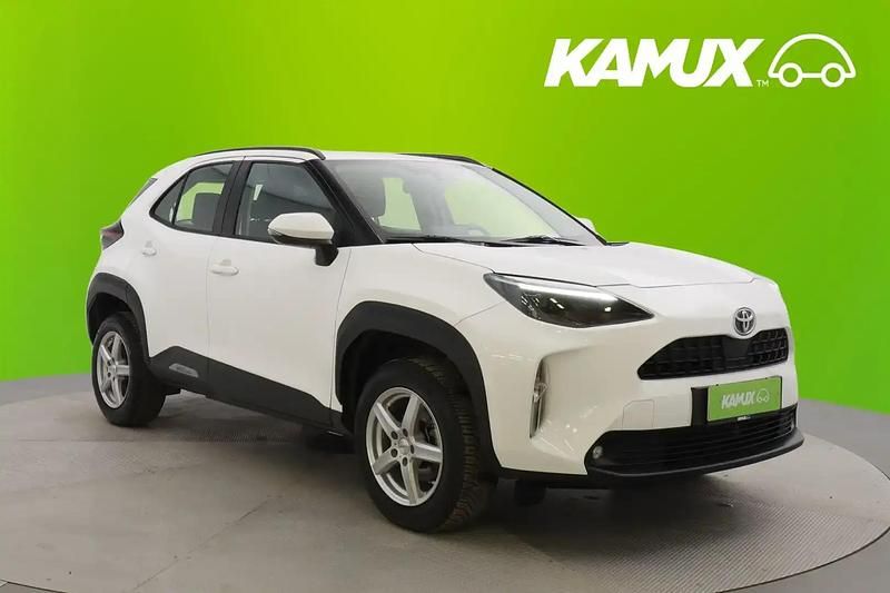 Valkoinen Käytetty 2024 Toyota Yaris Hybrid Active Sedan | 22 600 € (Perustarjous) - Kuva 1/4