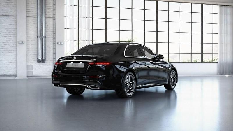 Käytetty Mercedes E300 AMG 211 HP (155 kW) 2023 Musta Sedan