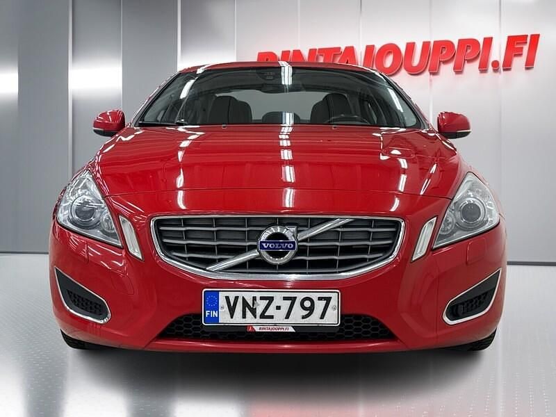 Käytetty Volvo S60 Business Edition 114 HP (83 kW) 2013 Punainen Sedan