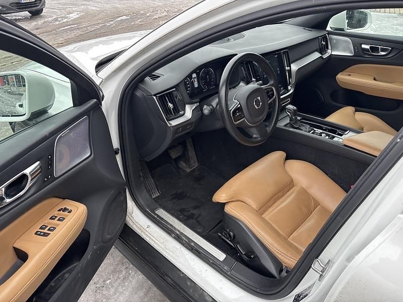 Käytetty Volvo V60 CC 190 HP (139 kW) 2019 Valkoinen Farmari