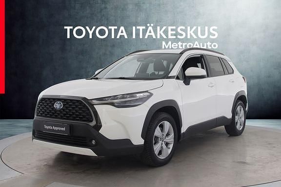 Valkoinen Käytetty 2022 Toyota Corolla Cross Edition Katumaasturi | 32 990 € (Perustarjous) - Kuva 1/4