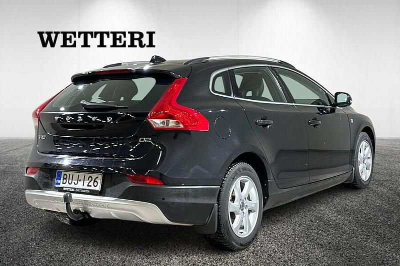 Käytetty Volvo V40 Business Edition 114 HP (83 kW) 2015 Musta Viistoperä