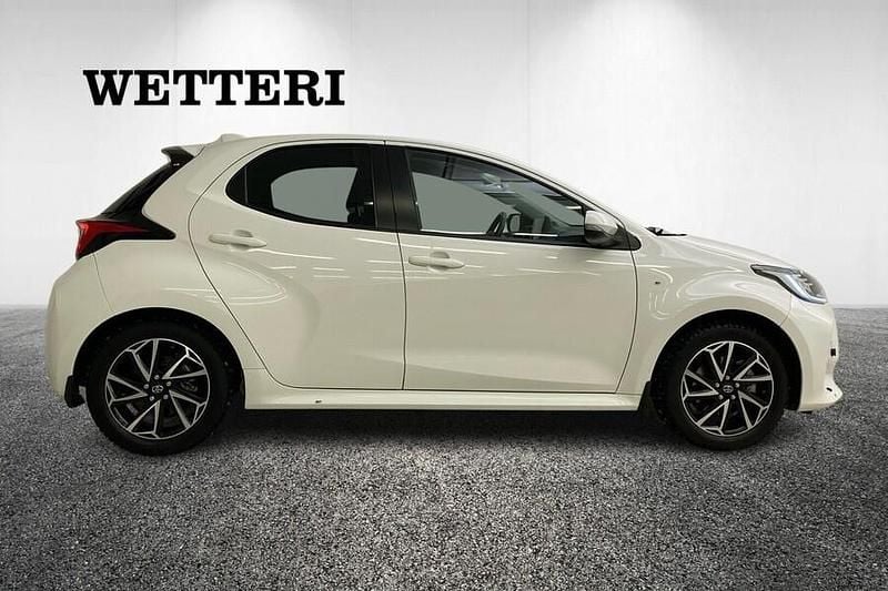 Käytetty Toyota Yaris Hybrid Style 116 HP (85 kW) 2021 Valkoinen Viistoperä