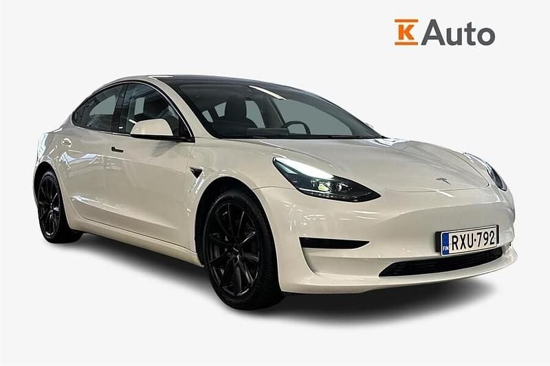 Valkoinen Käytetty 2023 Tesla Model 3 Standard Range Sedan | 26 790 € (Perustarjous) - Kuva 1/3