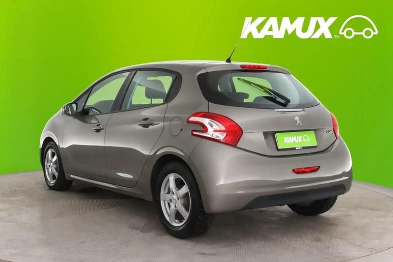 Käytetty Peugeot 208 Active+ 82 HP (60 kW) 2014 Hopea / harmaa Viistoperä