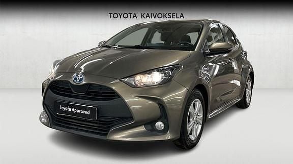 Käytetty Toyota Yaris Active 114 HP (83 kW) 2021 Ruskea (beige) Viistoperä