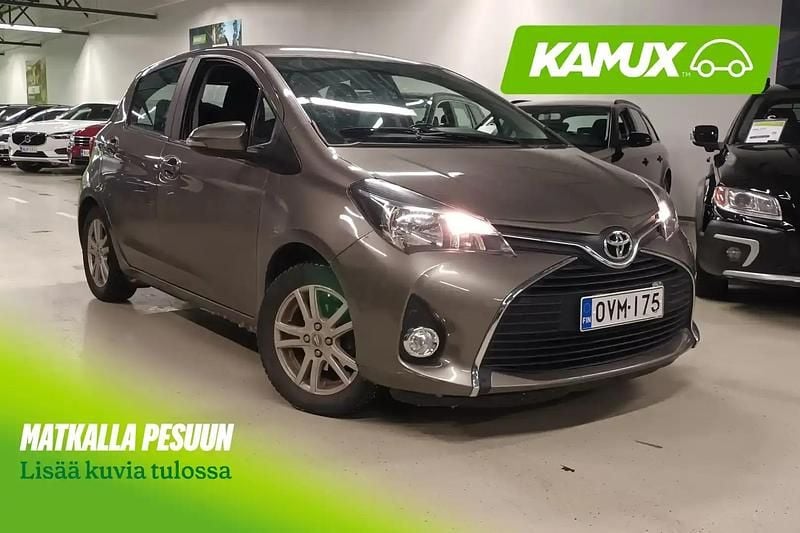 Hopea / harmaa Käytetty 2017 Toyota Yaris Active Sedan | 12 390 € (Perustarjous) - Kuva 1/4