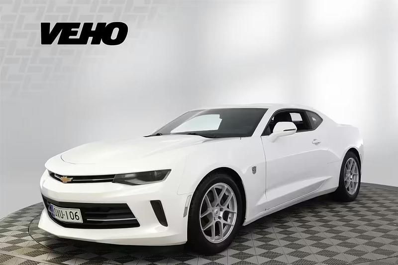 Valkoinen Käytetty 2018 Chevrolet Camaro Coupe - kaksiovinen | 34 800 € - Kuva 1/4