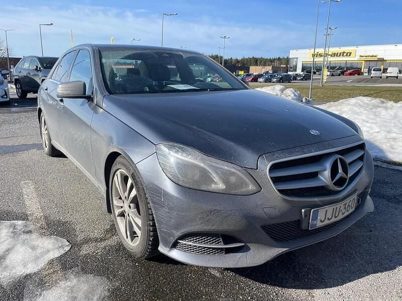 Käytetty Mercedes E220 Business 170 HP (125 kW) 2016 Harmaa Sedan
