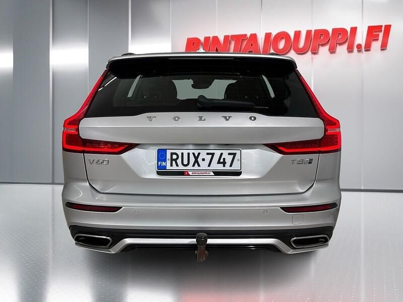 Käytetty Volvo V60 R-Design 392 HP (288 kW) 2020 Farmari