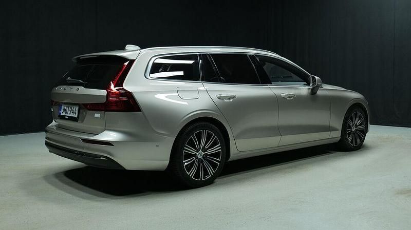 Käytetty Volvo V60 Plus 253 HP (186 kW) 2023 Farmari