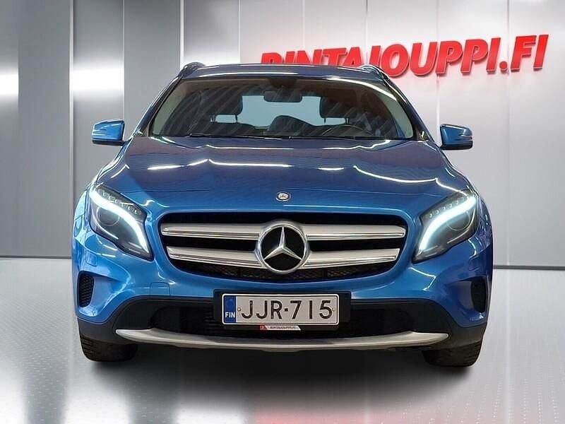 Käytetty Mercedes GLA180 Business 109 HP (80 kW) 2015 Sininen Katumaasturi