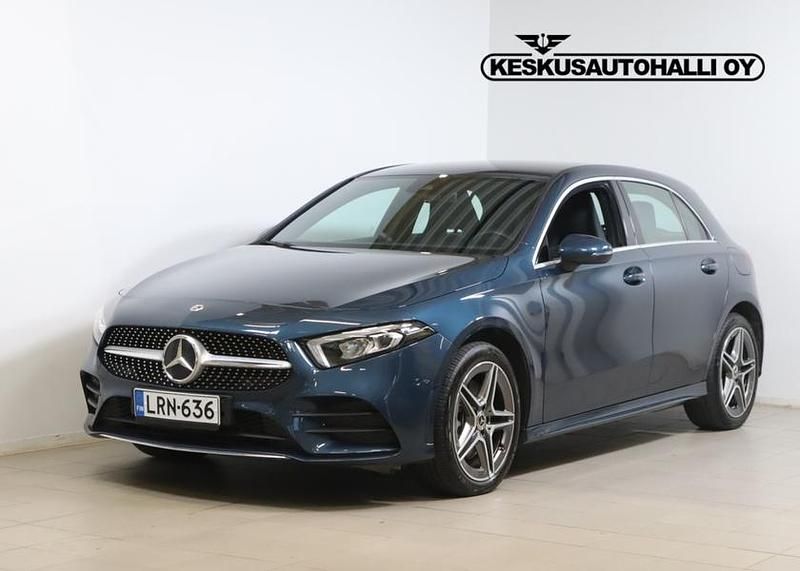 Sininen Käytetty 2023 Mercedes A250 Viistoperä | 26 800 € (Perustarjous) - Kuva 1/4