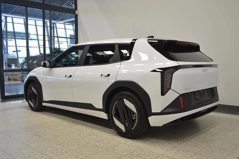 Uusi Kia EV4 Premium 150 kW (204 HP) 2026 Val Viistoperä