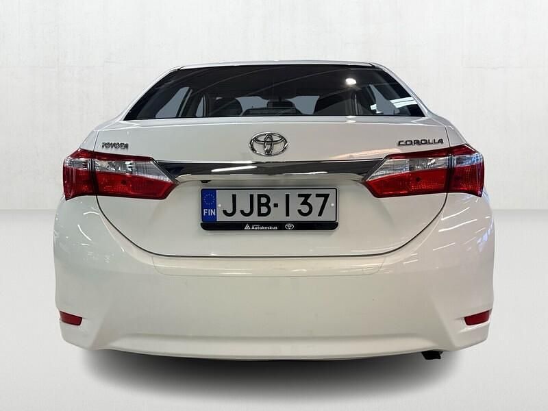 Käytetty Toyota Corolla Multidrive S 132 HP (97 kW) 2013 Valkoinen Sedan
