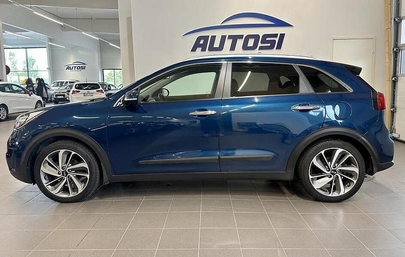 Käytetty Kia Niro EX 105 HP (77 kW) 2017 Sininen Katumaasturi
