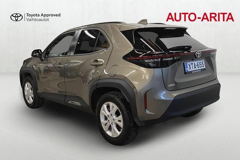 Käytetty Toyota Yaris Cross Edition 116 HP (85 kW) 2024 Ruskea Katumaasturi