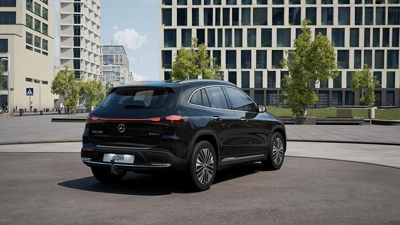 Käytetty Mercedes EQA300 Business 167 kW (228 HP) 2025 Musta Katumaasturi