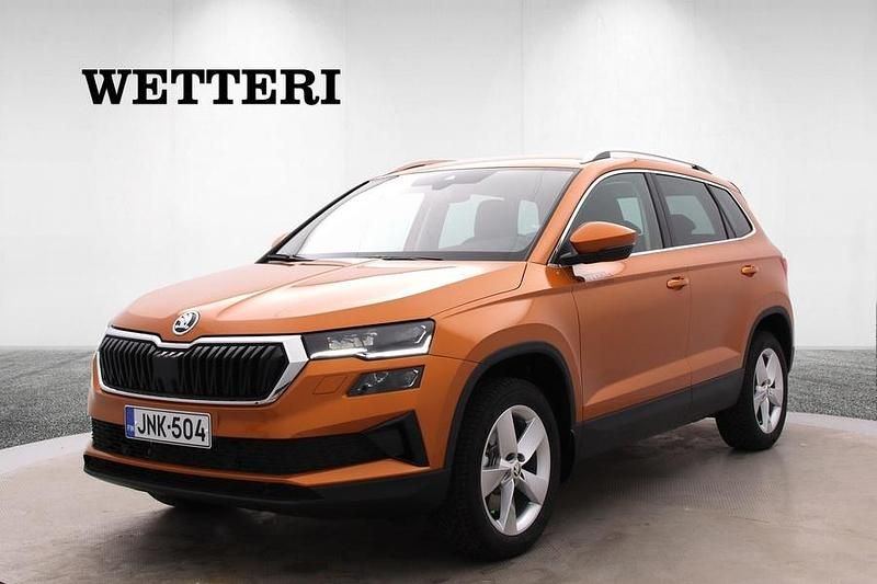 Oranssi Uusi 2025 Skoda Karoq Lodge Katumaasturi | 46 900 € - Kuva 1/4