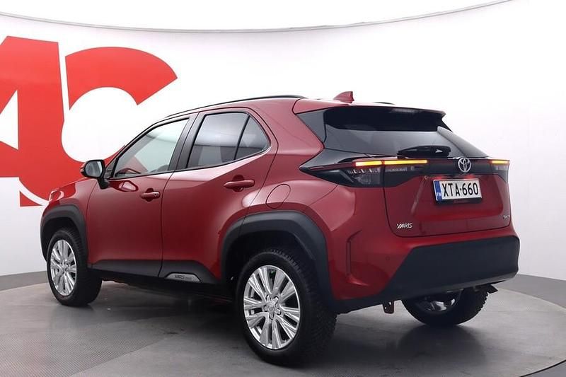 Käytetty Toyota Yaris Cross Plus 116 HP (85 kW) 2024 Punainen Katumaasturi