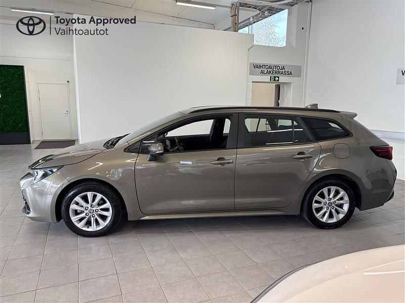 Käytetty Toyota Corolla Active 140 HP (102 kW) 2024 Ruskea (beige) Farmari