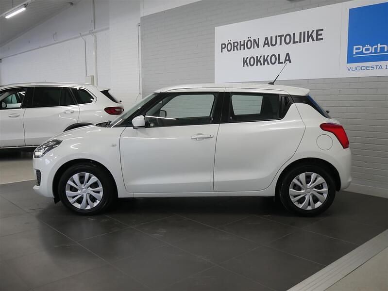 Käytetty Suzuki Swift GL 83 HP (61 kW) 2022 Valkoinen Viistoperä