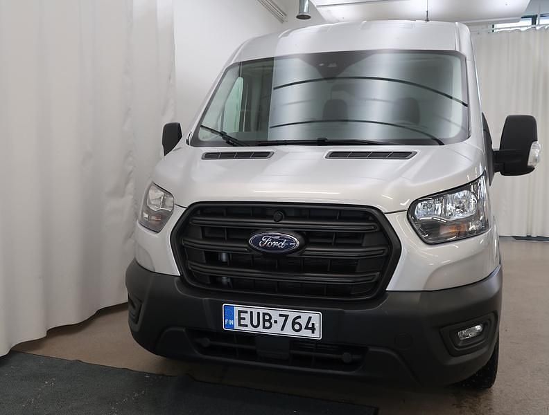 Käytetty Ford Transit Trend 131 HP (96 kW) 2022 Harmaa Van