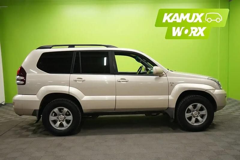 Käytetty Toyota Land Cruiser Luxury 173 HP (127 kW) 2008 Hopea / harmaa Katumaasturi