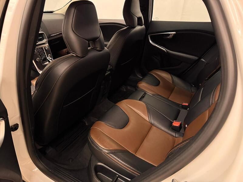 Käytetty Volvo V40 Business Edition 150 HP (110 kW) 2015 Valkoinen Viistoperä