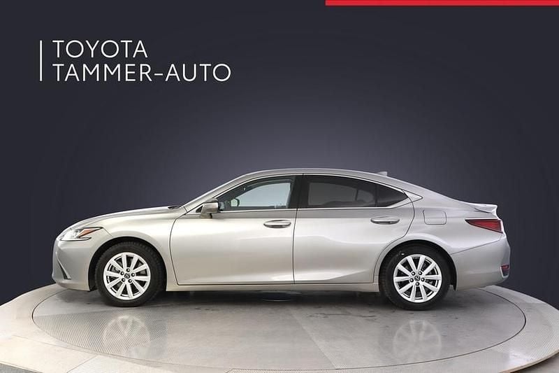 Käytetty Lexus ES300H Business Edition 178 HP (130 kW) 2024 Hopea Sedan