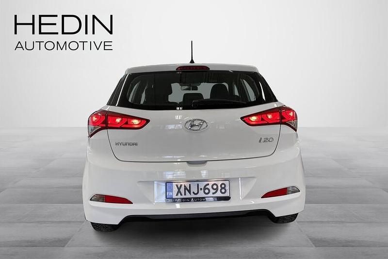 Käytetty Hyundai i20 75 HP (55 kW) 2018 Valkoinen Viistoperä